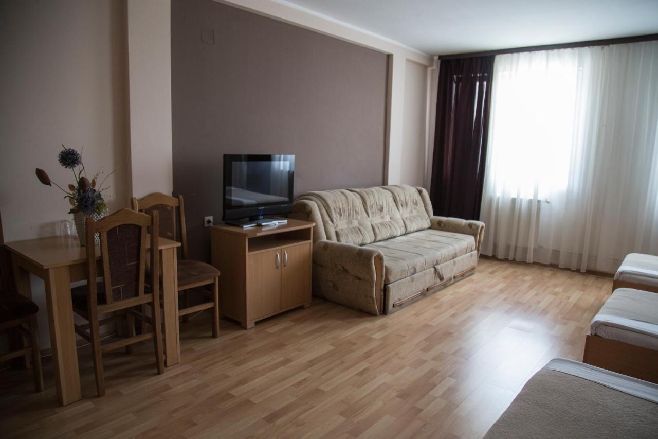 Hostel Milkaza Novi Sad Exterior foto
